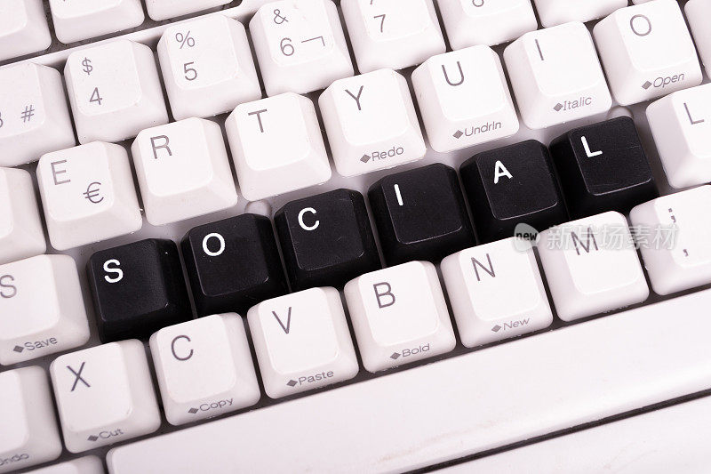 Word Social在电脑键盘上用黑色键写。